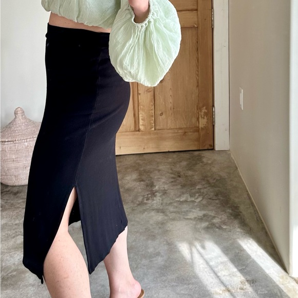 Basic Black Skirt - Picture 6 of 6